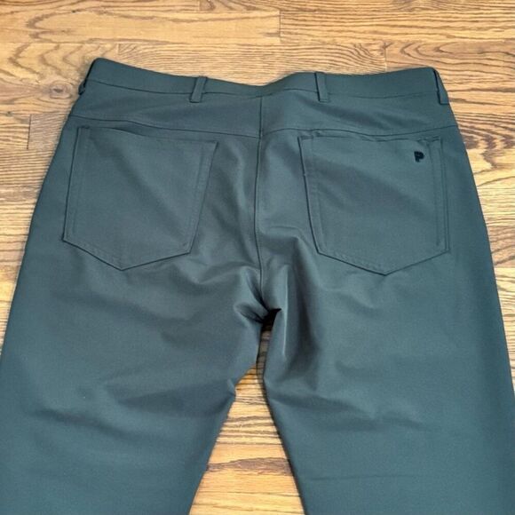 Public Rec Workday Pants. Green. Size 36. - Picture 5 of 9